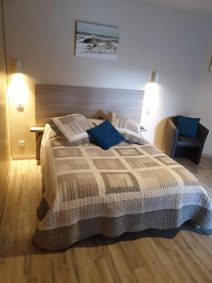 Au petit bonheur Bed and Breakfast Saint-Martin-du-Frene Eksteriør billede