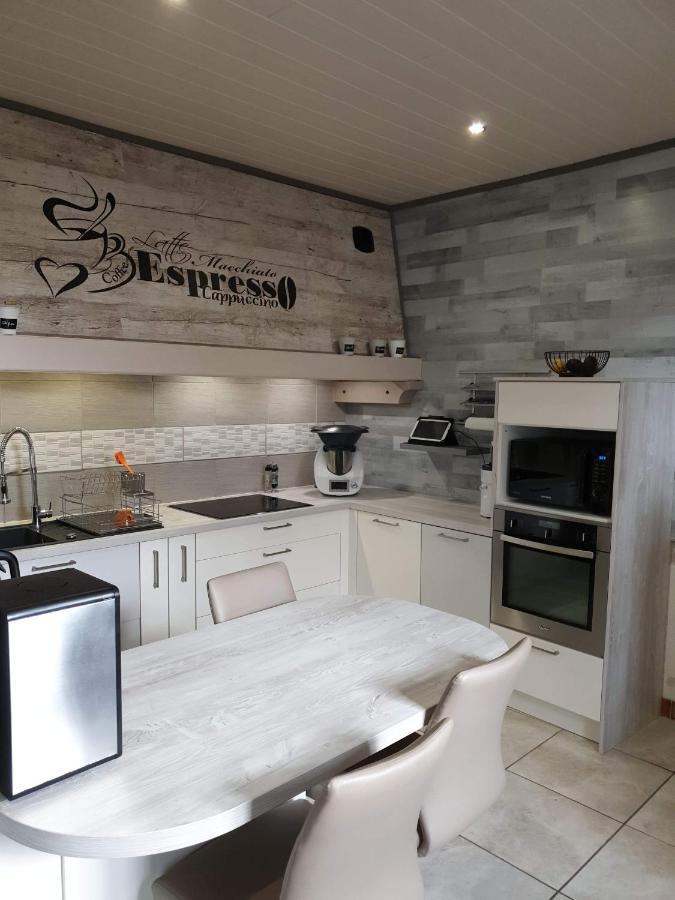 Au petit bonheur Bed and Breakfast Saint-Martin-du-Frene Eksteriør billede